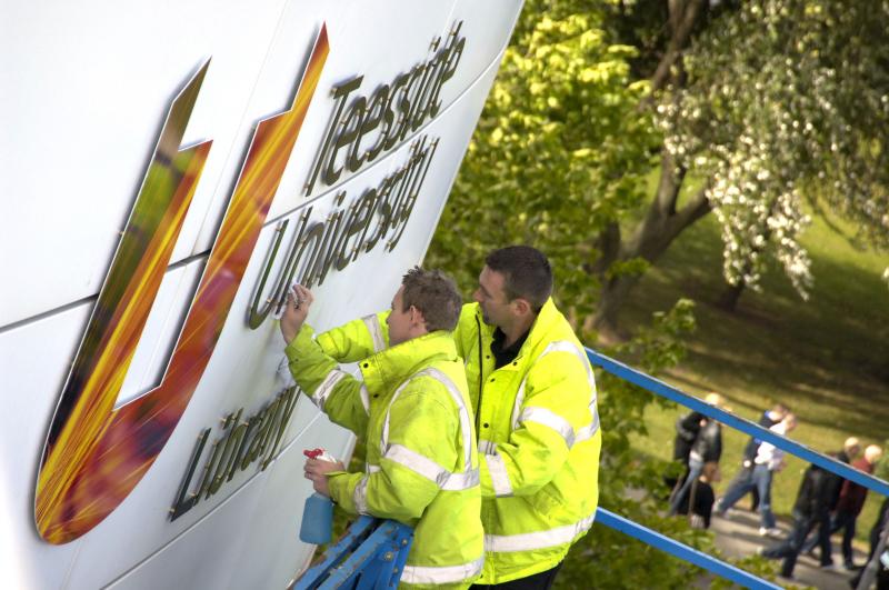 How Signs Are Used in Colleges and Universities How Signs Are Used in Colleges and Universities
